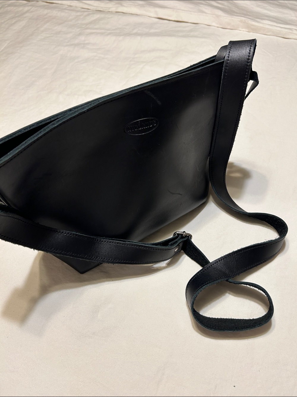 Aurlands Classic Black Leather Tote with Adjustable Shoulder Strap